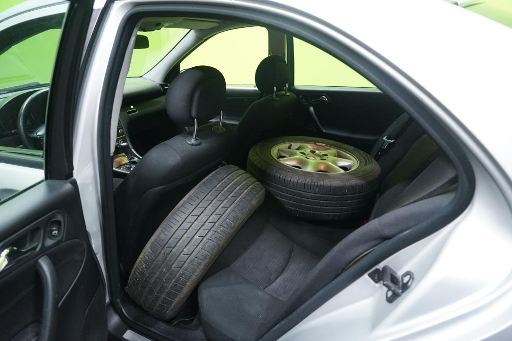 Mercedes-Benz C 2004