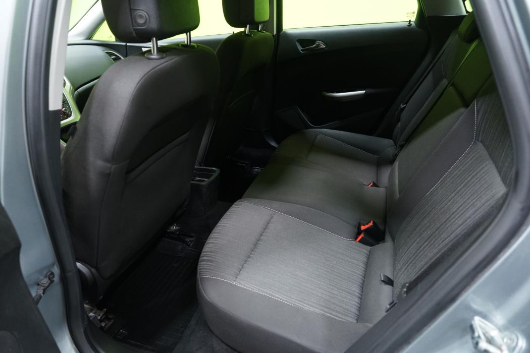 Opel Astra 2012