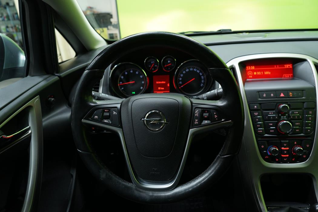 Opel Astra 2012