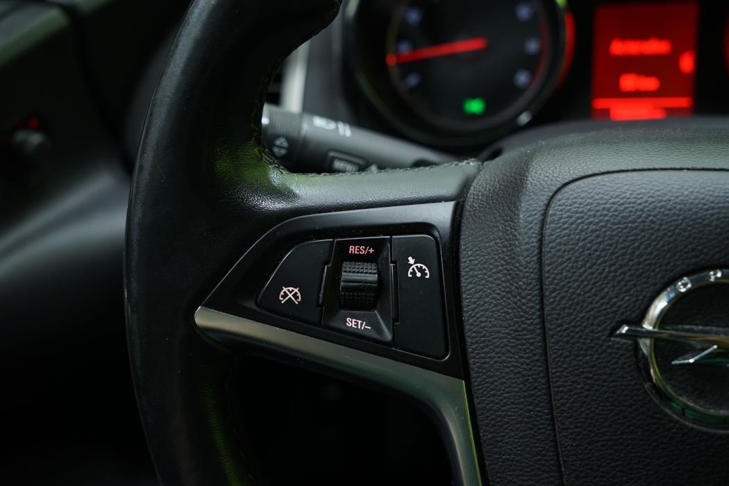 Opel Astra 2012