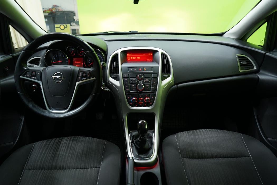 Opel Astra 2012