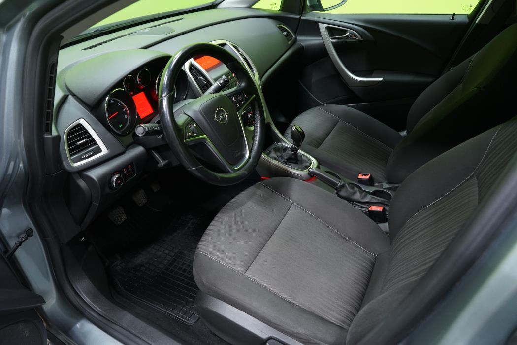Opel Astra 2012