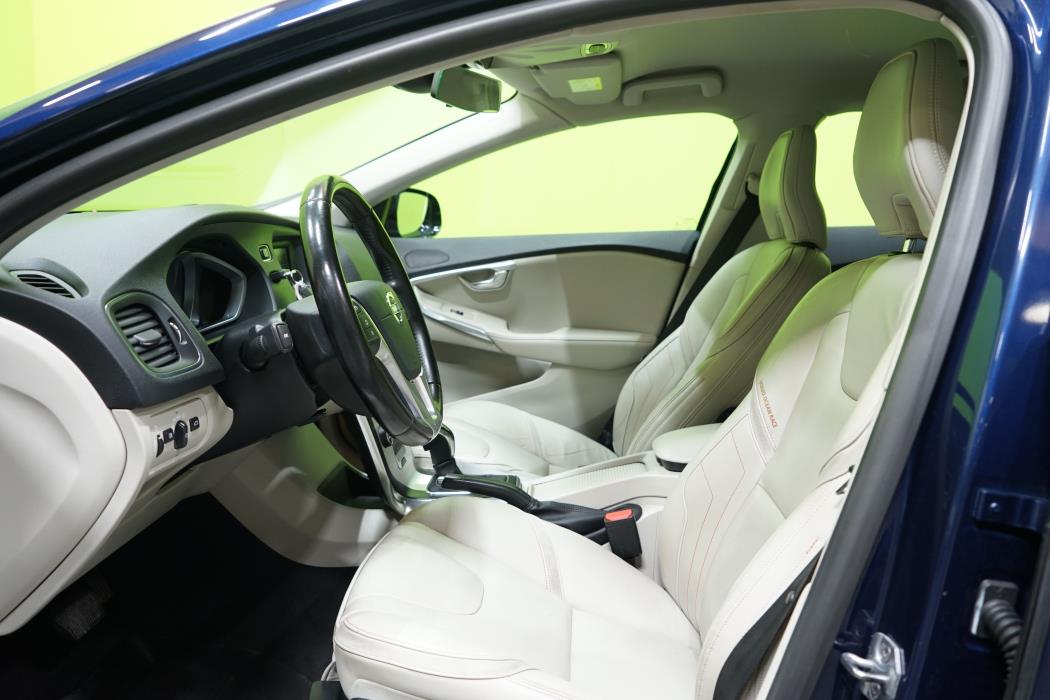 Volvo V40 Cross Country 2015