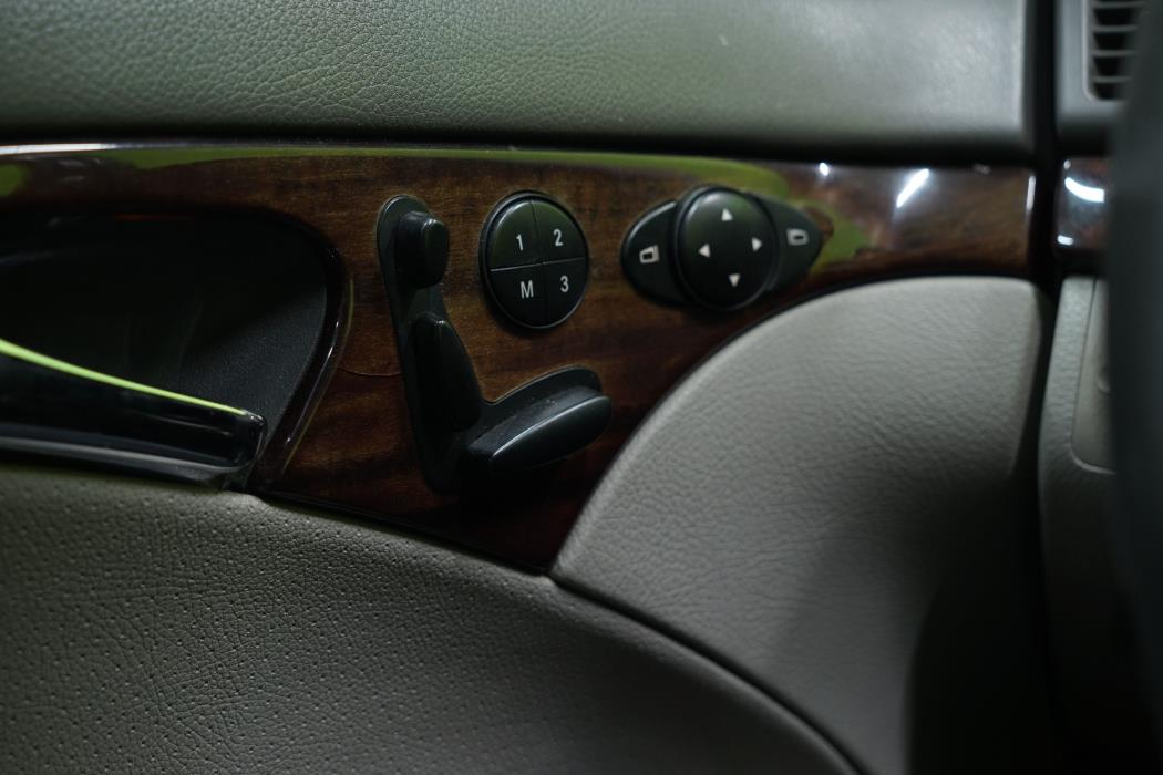 Mercedes-Benz E 2003