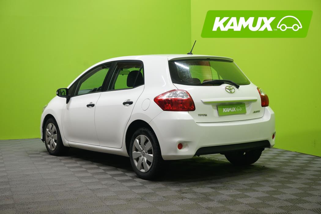 Toyota Auris 2011