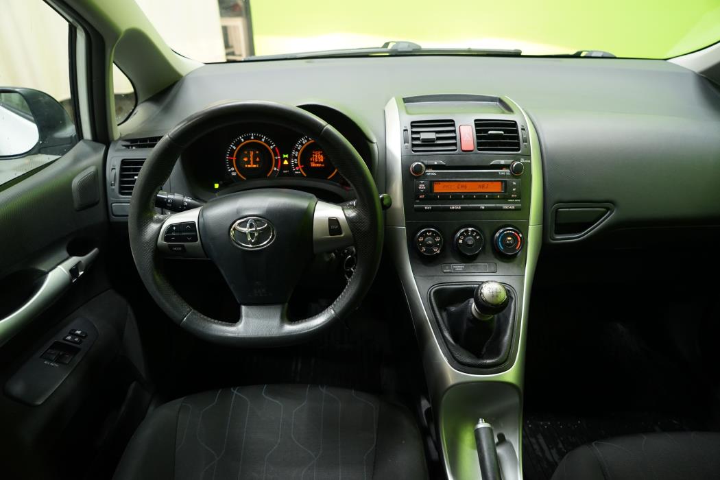 Toyota Auris 2011