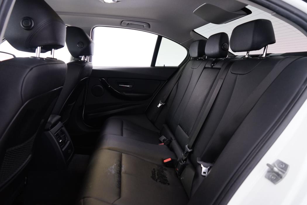 BMW 330 2016
