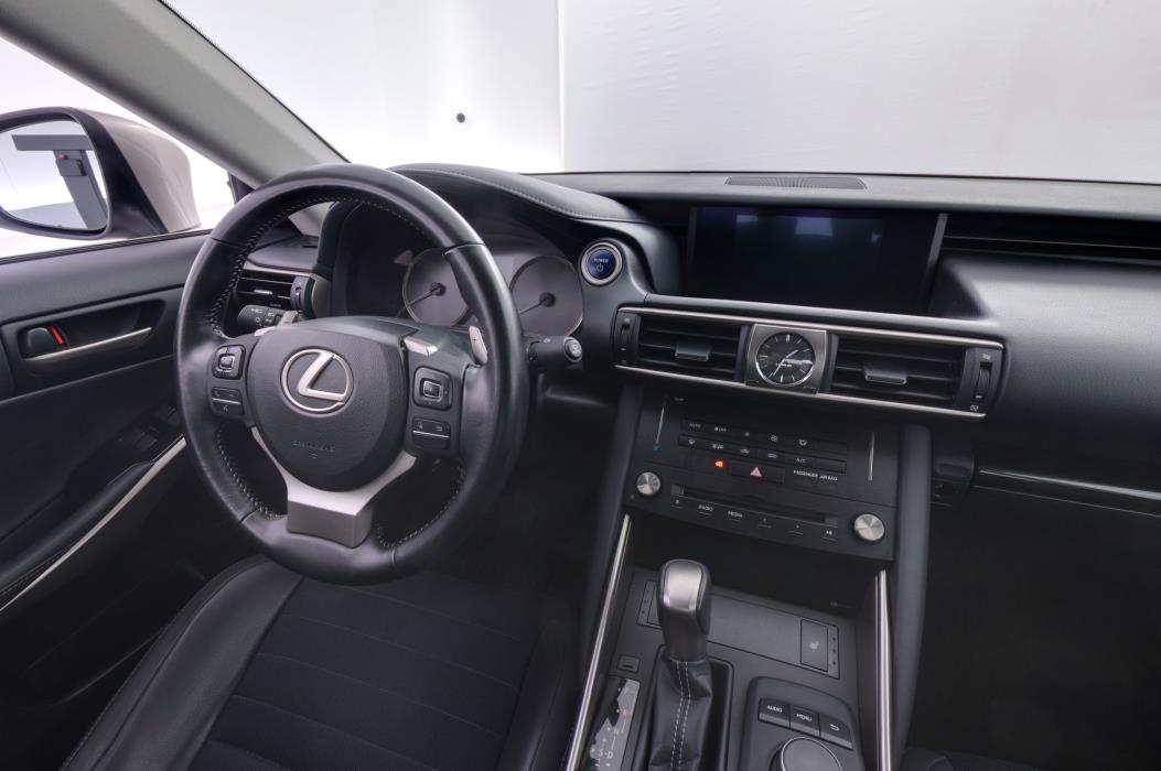 Lexus IS 2018
