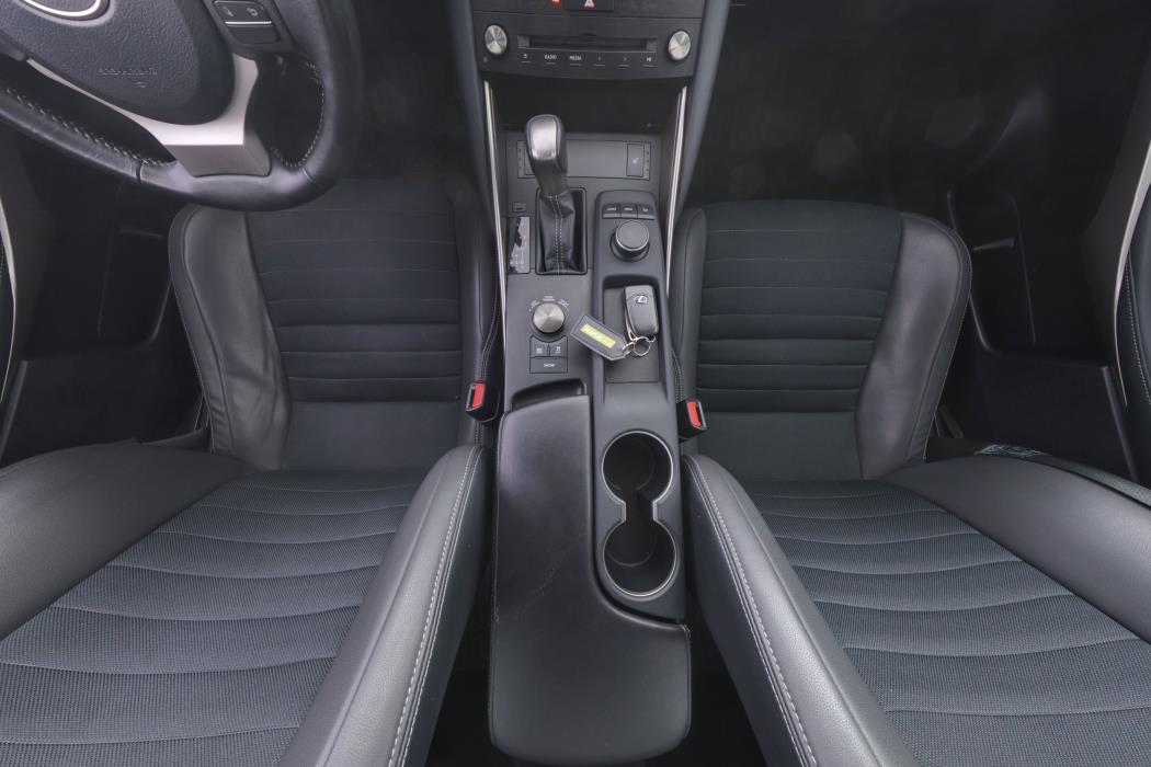 Lexus IS 2018