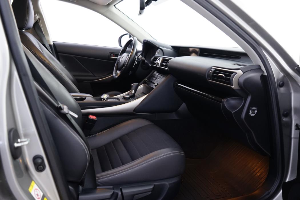 Lexus IS 2018
