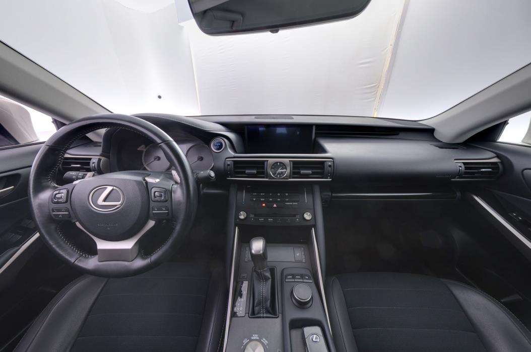 Lexus IS 2018
