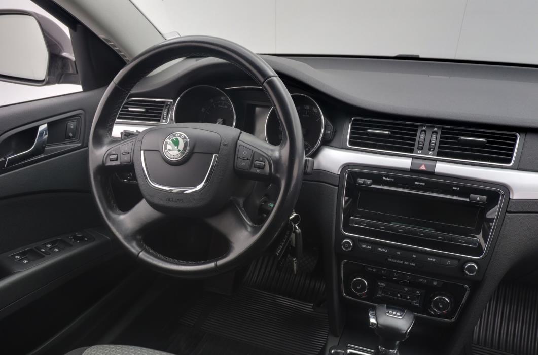 Skoda Superb 2011
