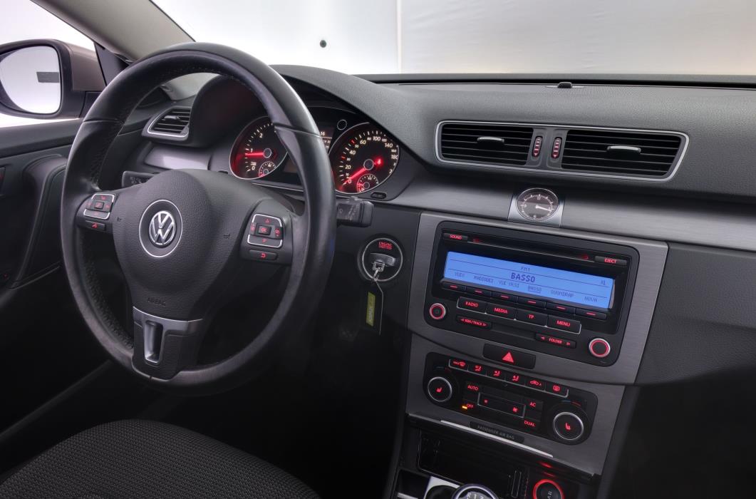 Volkswagen Passat 2011