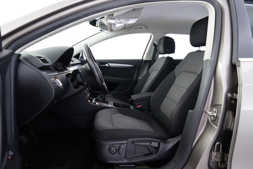 Volkswagen Passat 2011