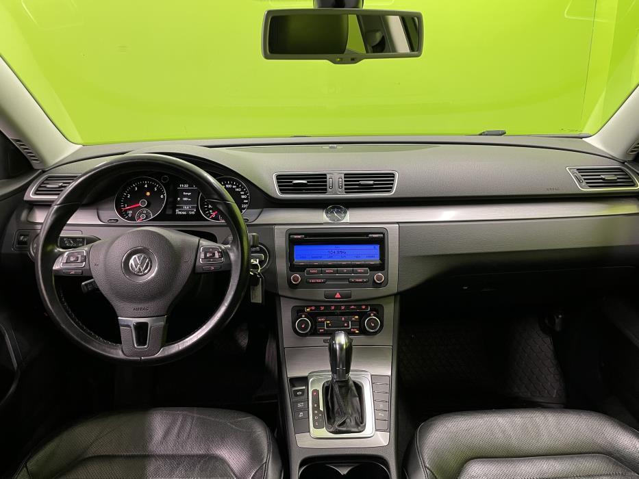 Volkswagen Passat 2011