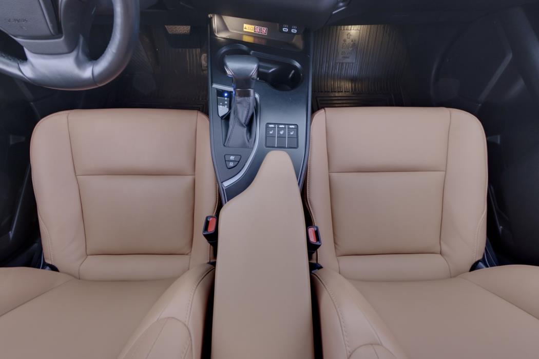 Lexus UX 2023