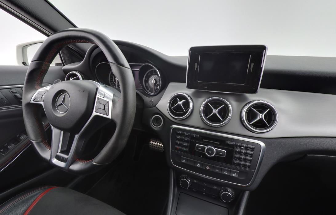 Mercedes-Benz GLA 45 AMG 2015