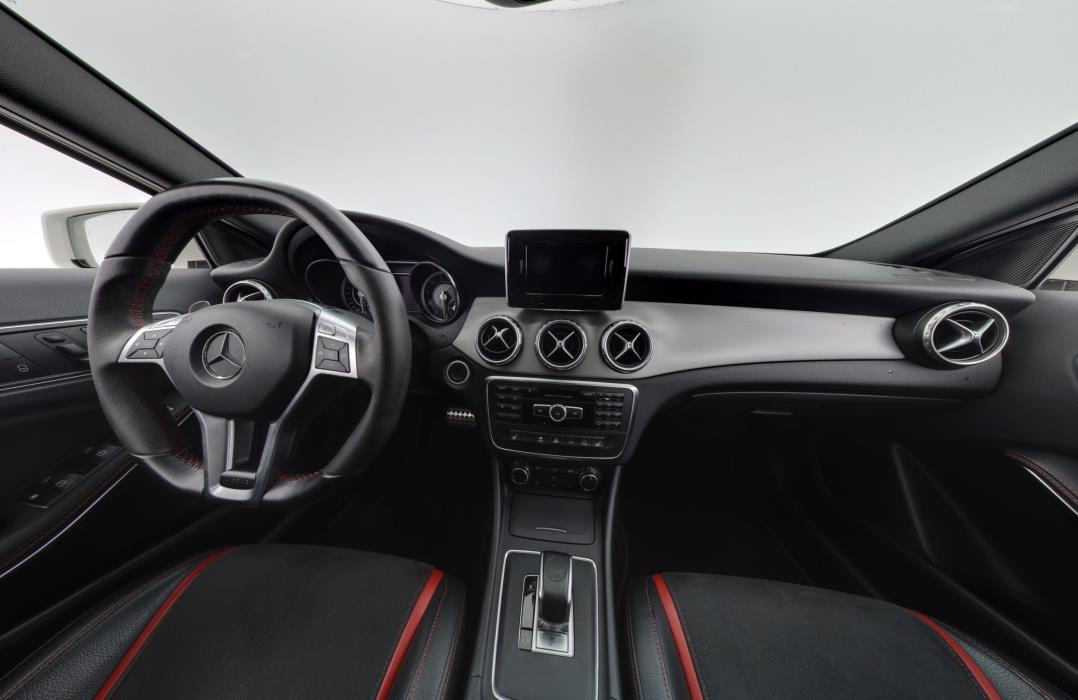 Mercedes-Benz GLA 45 AMG 2015
