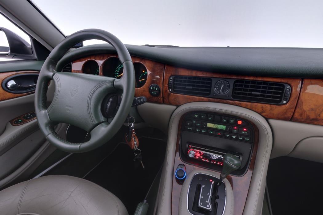 Jaguar Sovereign 2000