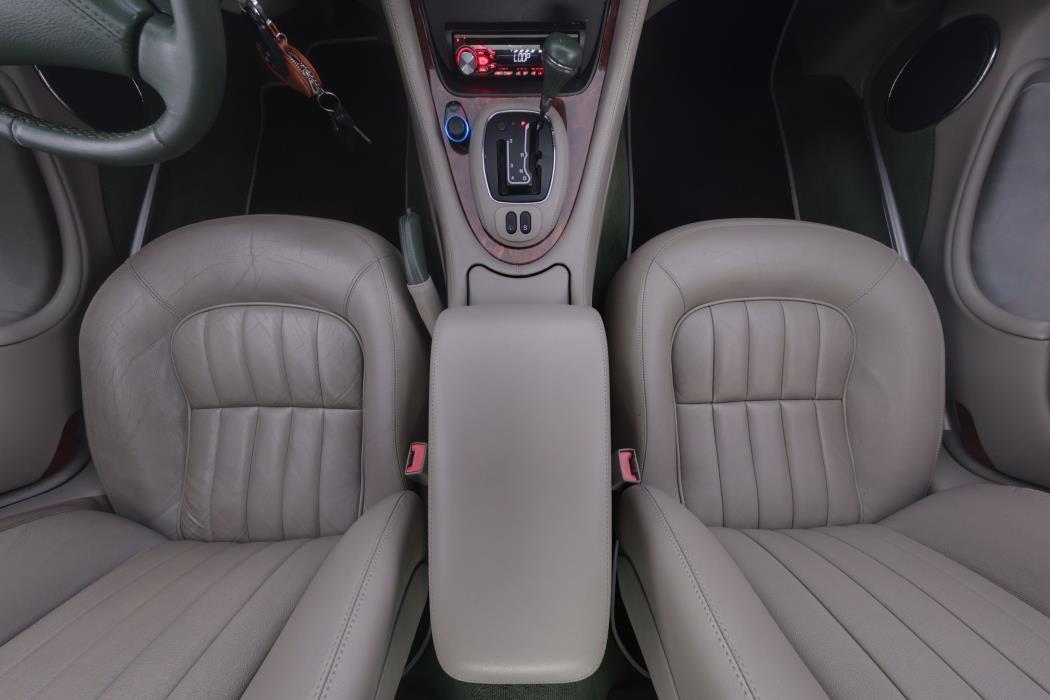 Jaguar Sovereign 2000