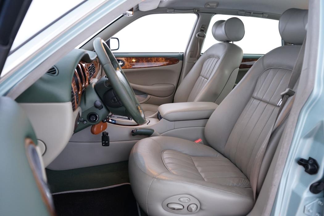 Jaguar Sovereign 2000