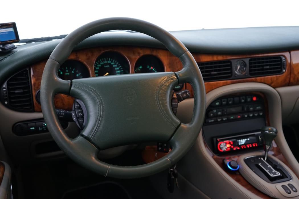 Jaguar Sovereign 2000