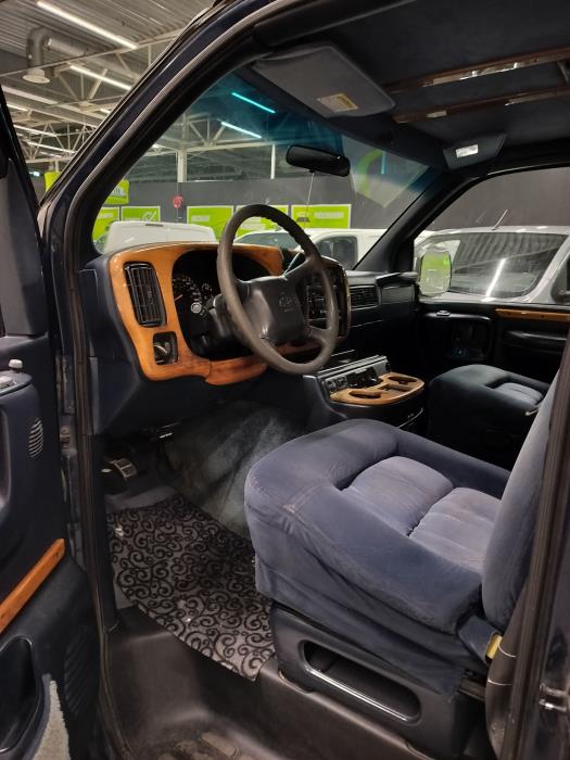 Chevrolet Chevy Van 1999