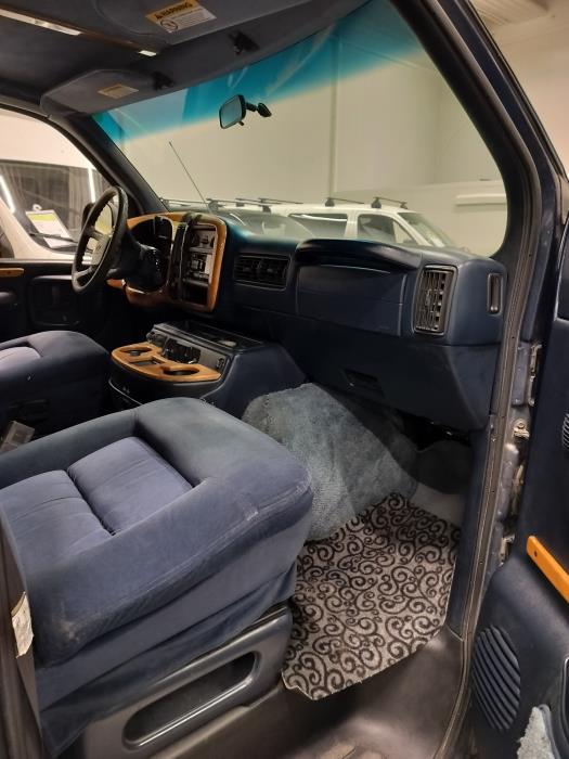 Chevrolet Chevy Van 1999