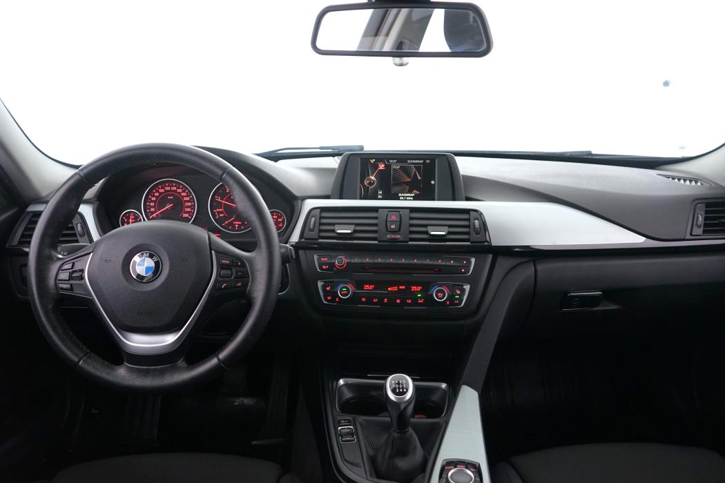 BMW 318 2014