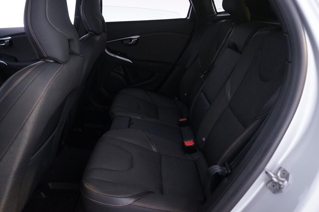 Volvo V40 Cross Country 2015