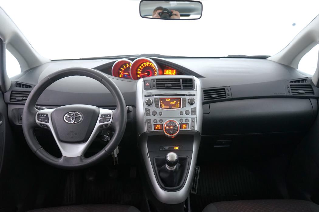 Toyota Verso 2011
