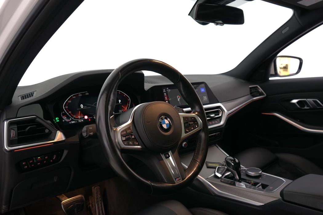 BMW 330 2019