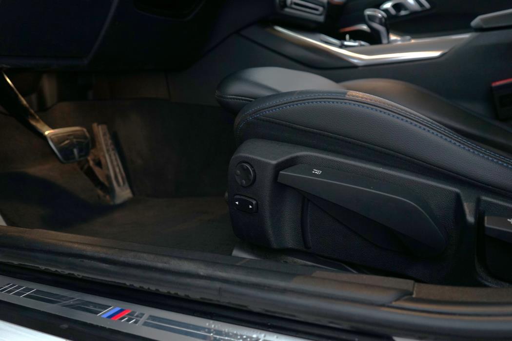 BMW 330 2019
