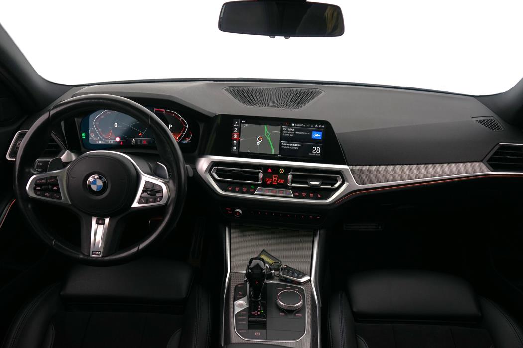 BMW 330 2019