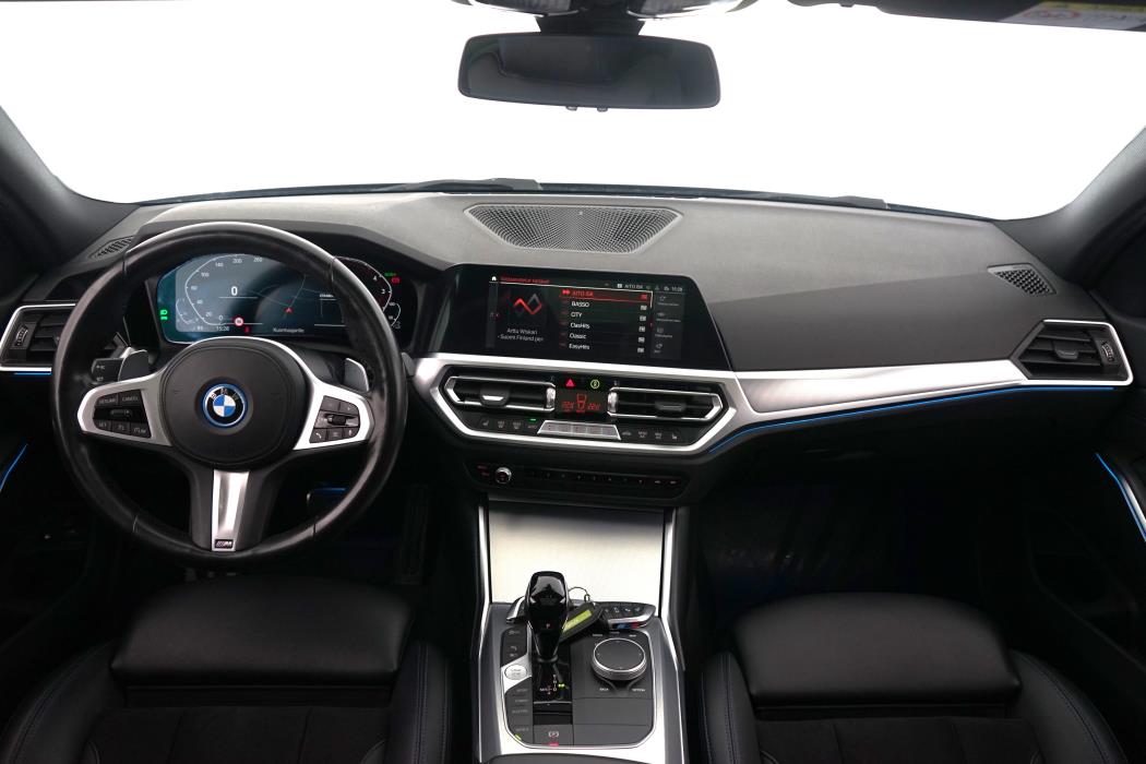 BMW 330 2022