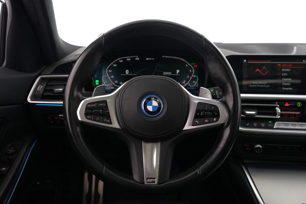 BMW 330 2022