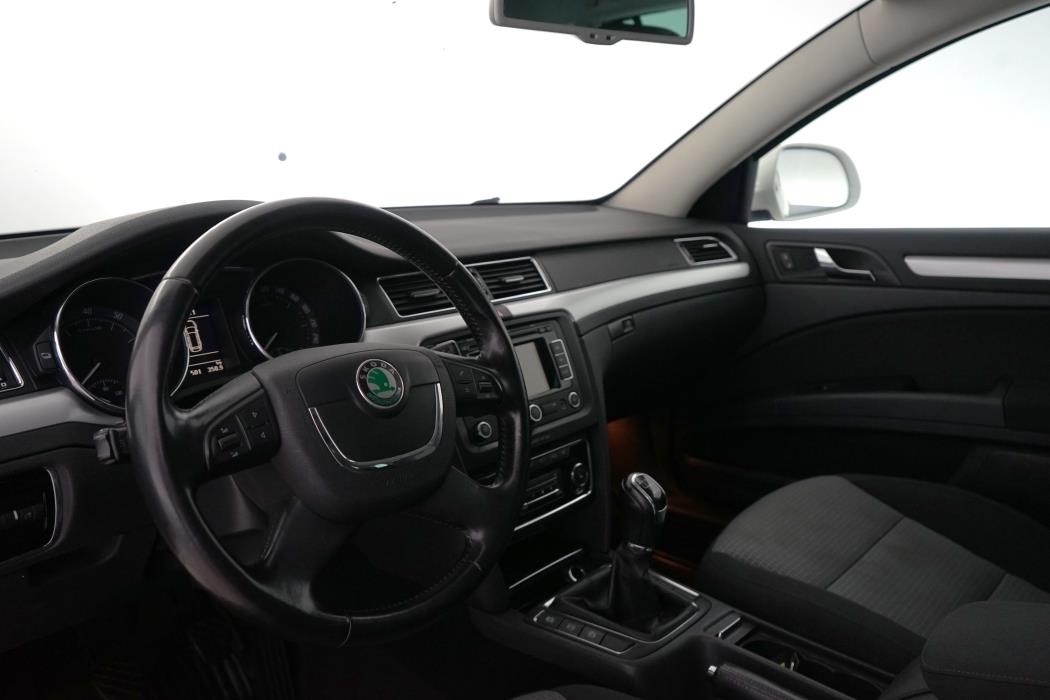 Skoda Superb 2012