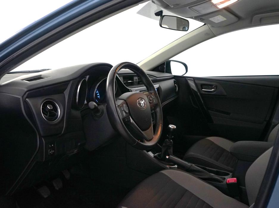 Toyota Auris 2015