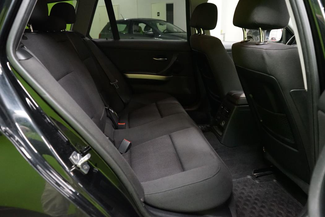 BMW 320 2010