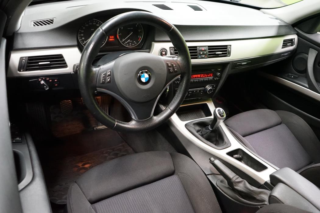 BMW 320 2010
