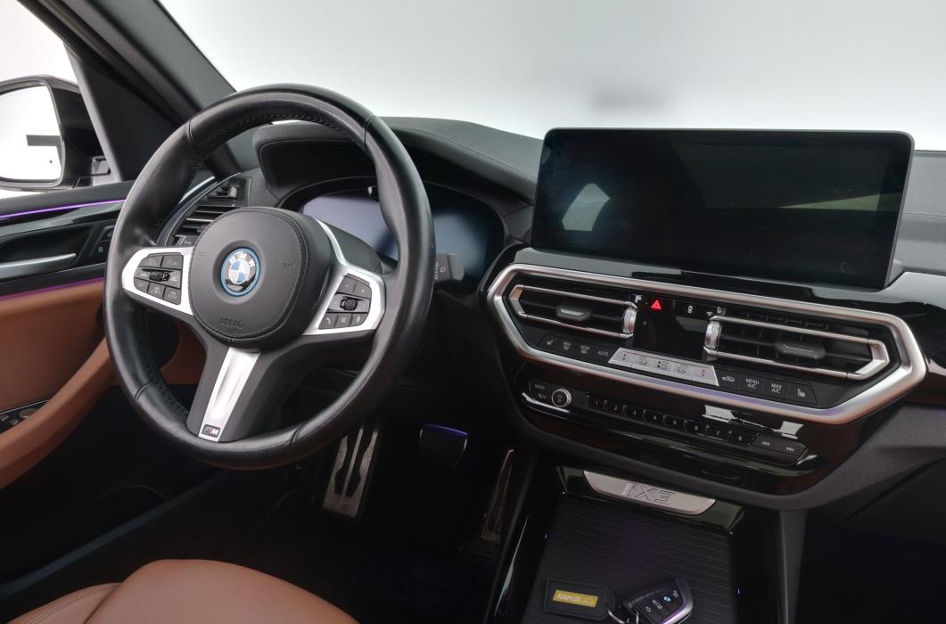BMW iX3 2023