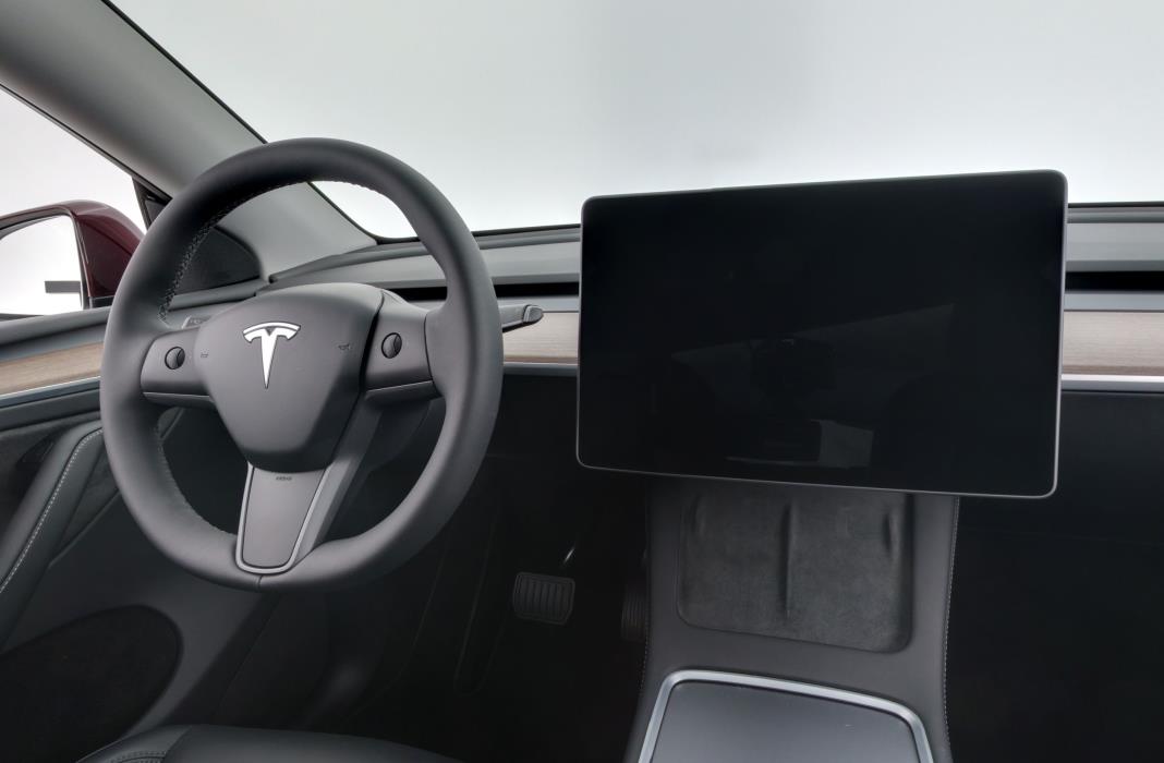 Tesla Model Y 2025