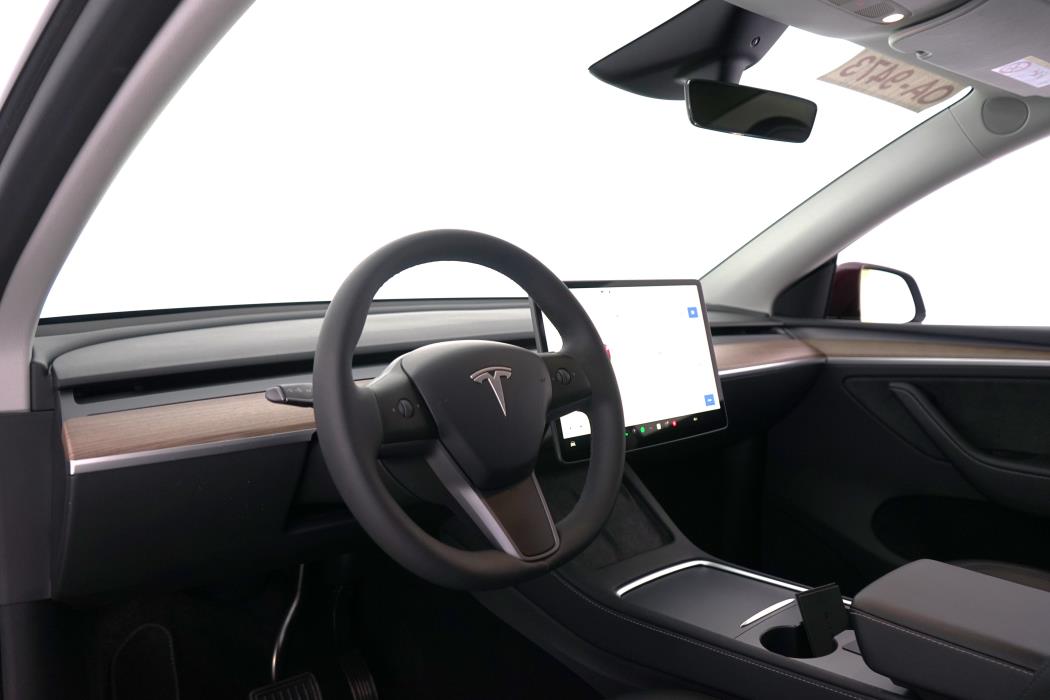 Tesla Model Y 2025