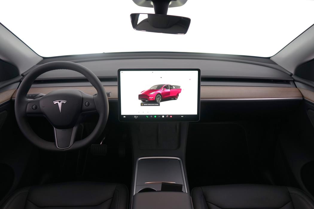 Tesla Model Y 2025
