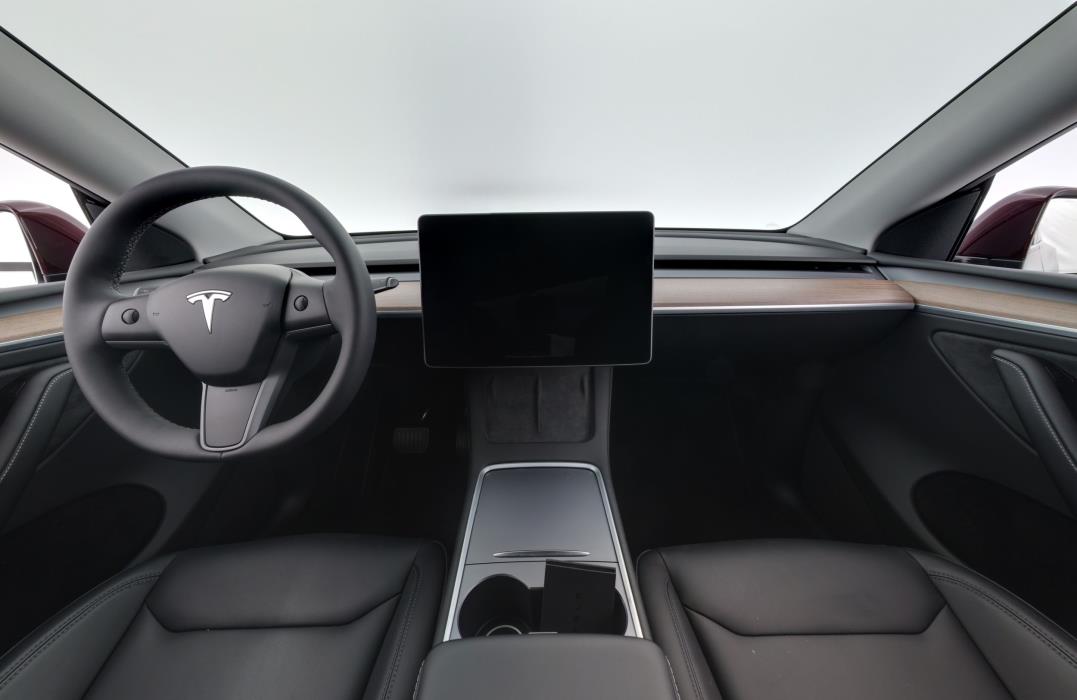 Tesla Model Y 2025