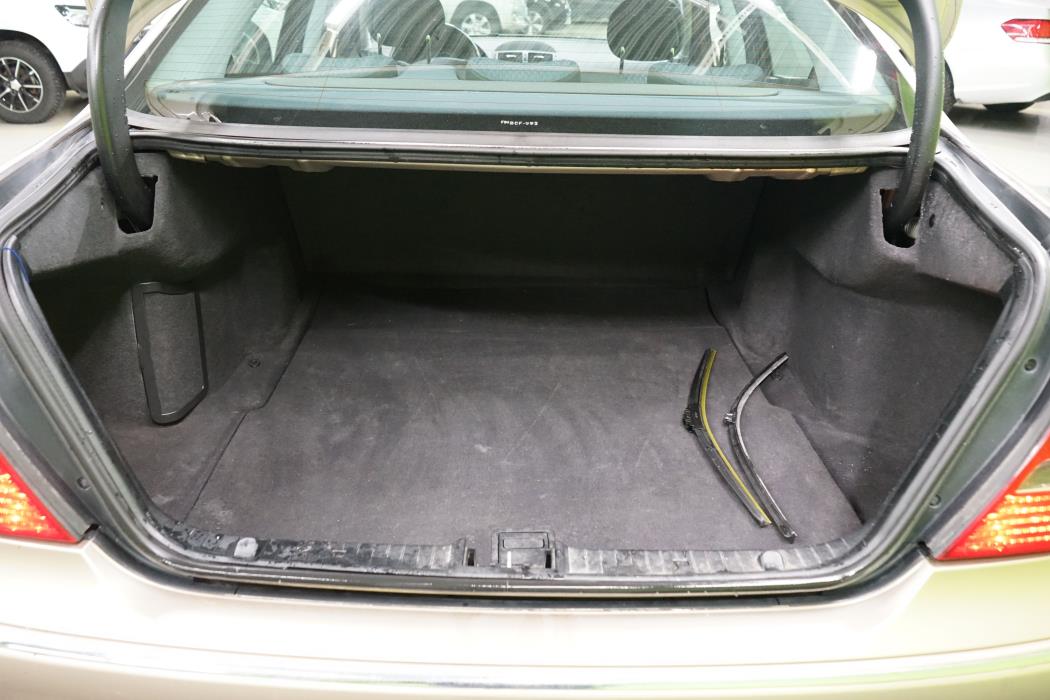 Mercedes-Benz E 2003