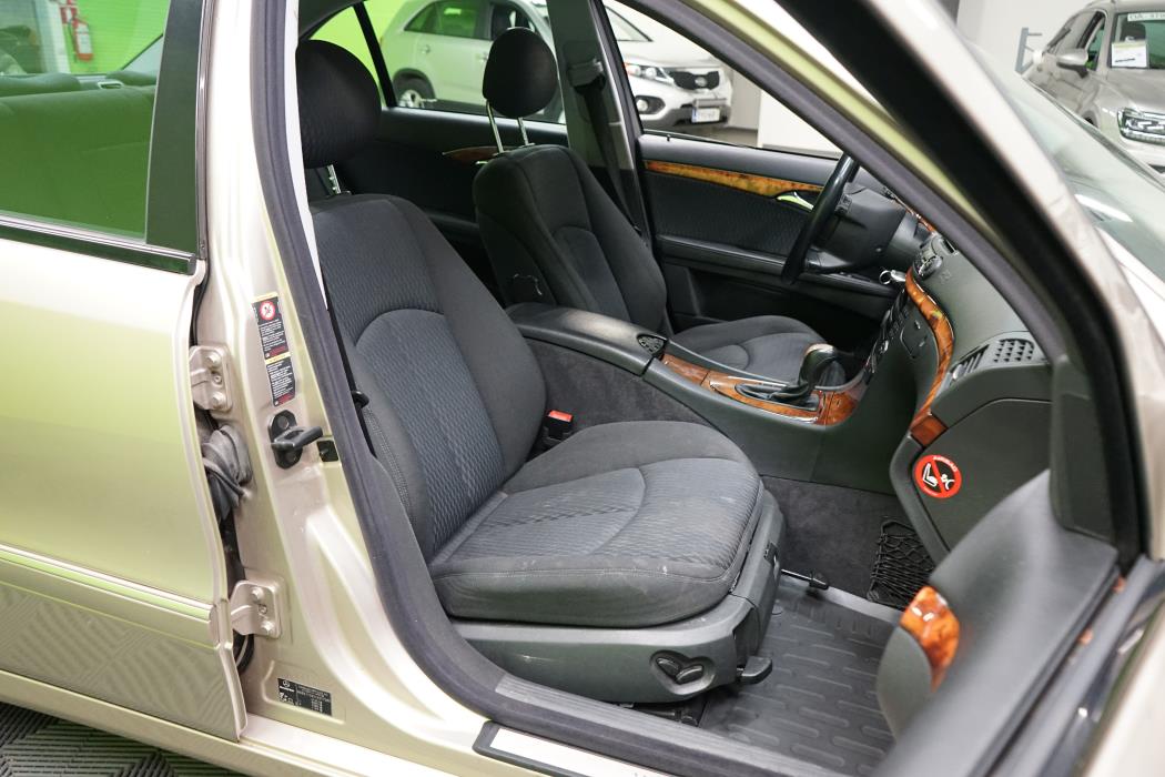 Mercedes-Benz E 2003