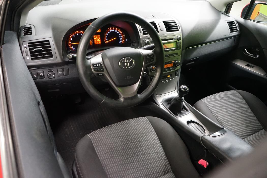 Toyota Avensis 2011