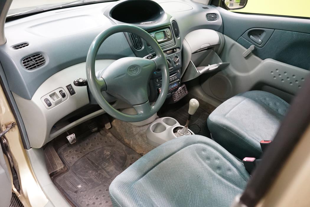 Toyota Yaris Verso 2001