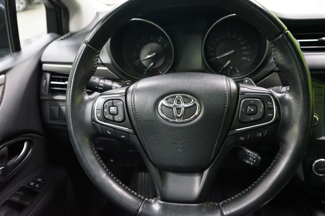 Toyota Avensis 2015